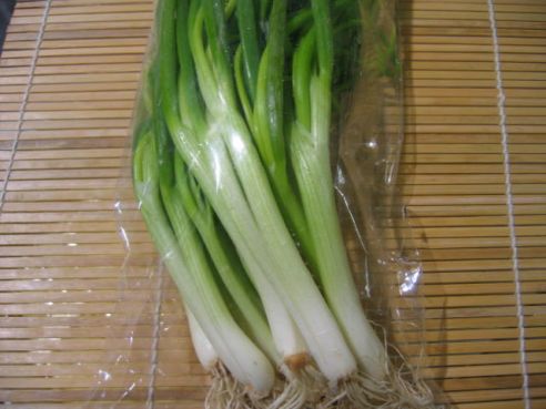 Fruehlingszwiebeln aus Thailand, 100g