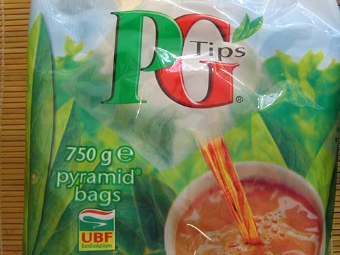 PG Tips Tea, schwarzer Tee, 696g, 240 Teebeutel