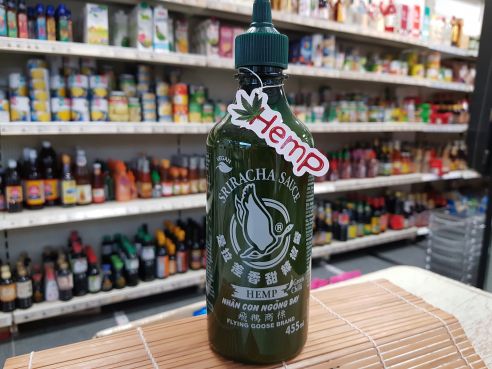 Sriracha Hanf Sauce, scharfe Chili Sosse, Flying Goose, 455ml, glutenfrei