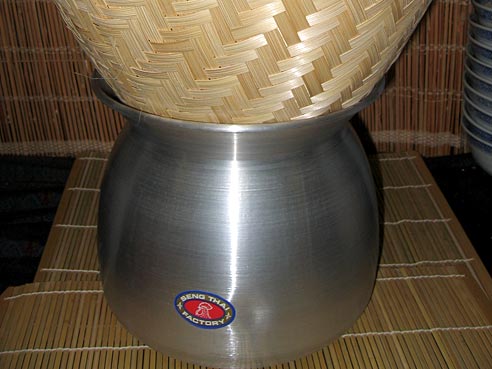 Original Thailaendischer Klebereiskocher mit Sieb, Laos Topf