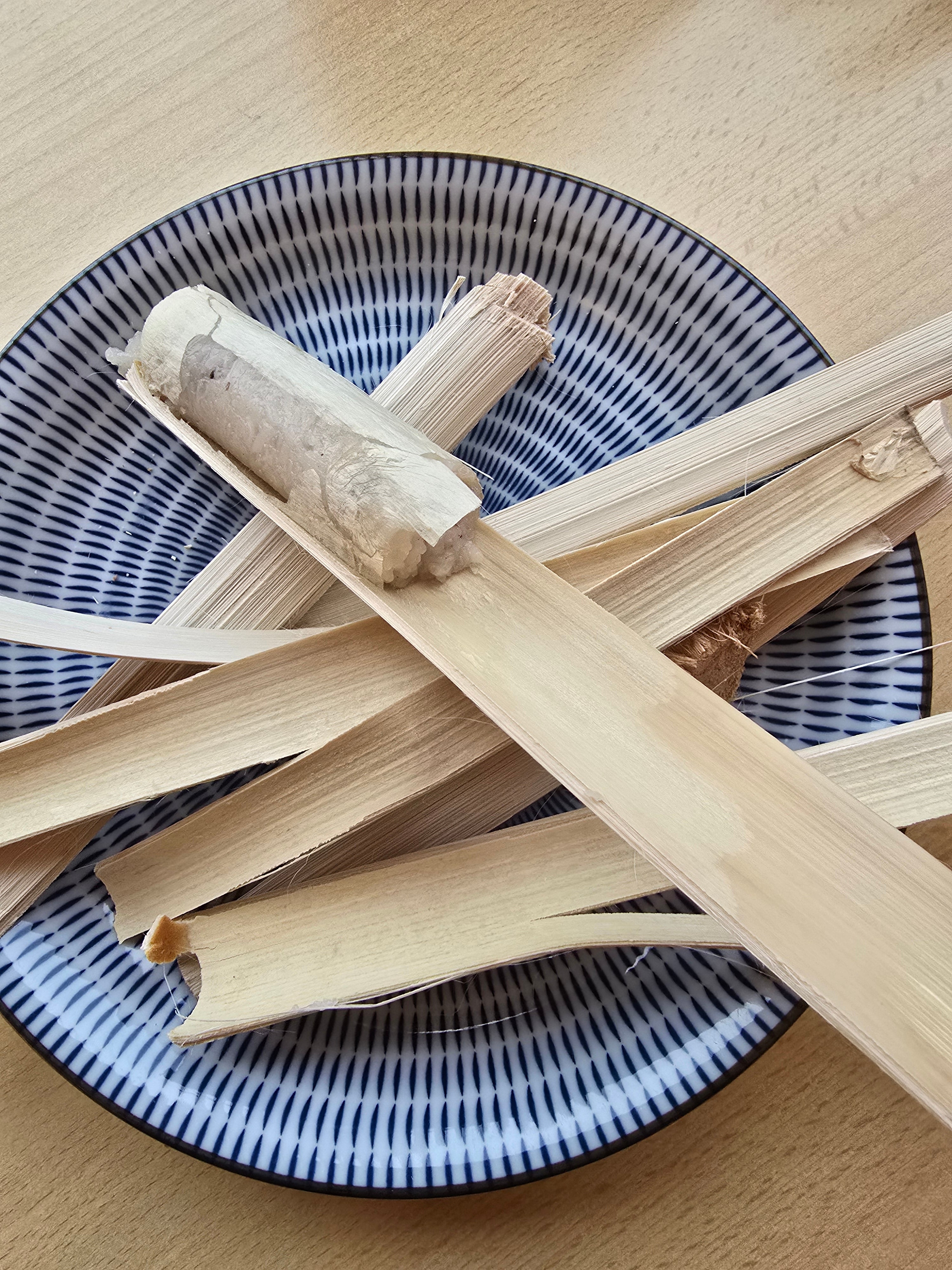 Klebreis mit Kokosmilch u. schwarzen Bohnen, gefüllt im Bambusrohr, Sticky Rice, 280g